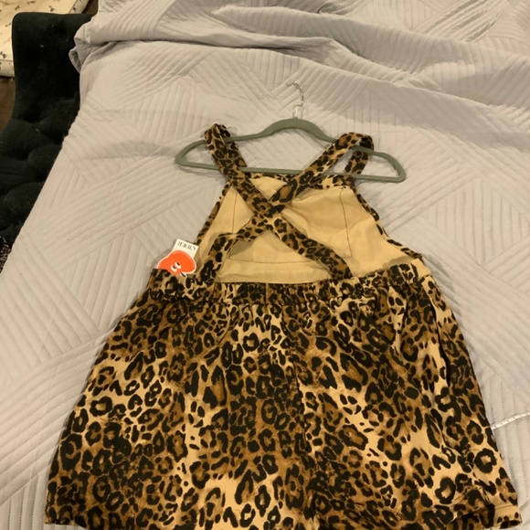 Super cute denim leopard print short/overalls romper - Picture 3 of 3